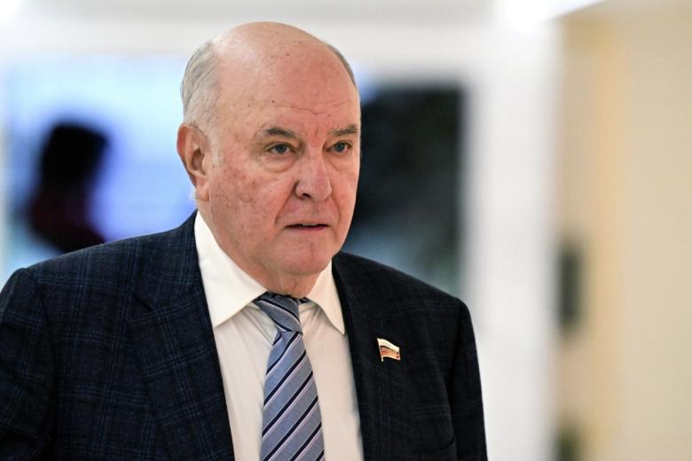 «Затевает игру»: сенатор о желании Армении отказаться от российского ТВ