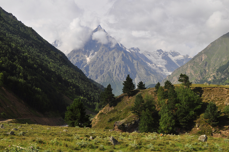 Тело погибшего под камнепадом в Кабардино-Балкарии альпиниста эвакуировали