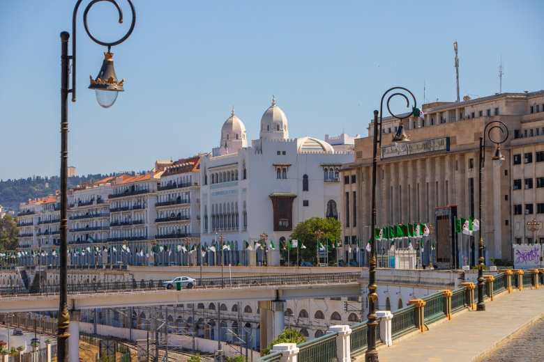 В Алжире приняли закон, обязавший французов извиняться