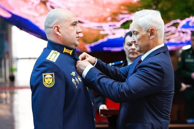 Свыше ста военнослужащих ВДВ стали Героями России